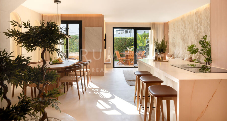 Town House for sale in Azalea Beach, Marbella - Puerto Banus