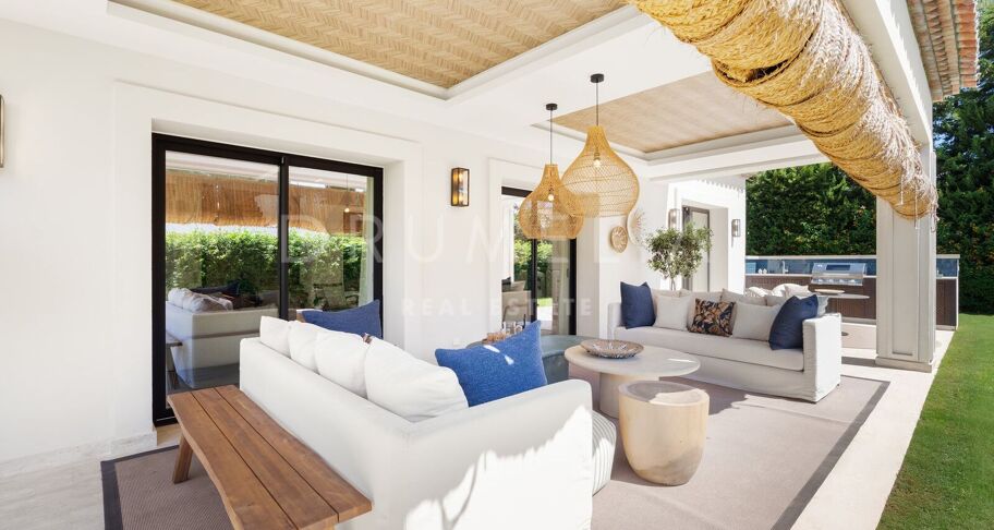 Villa rénovée en bord de mer à Casasola