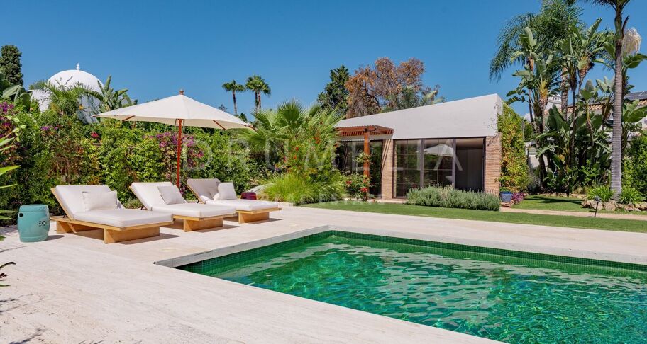 Villa rénovée en bord de mer à Casasola