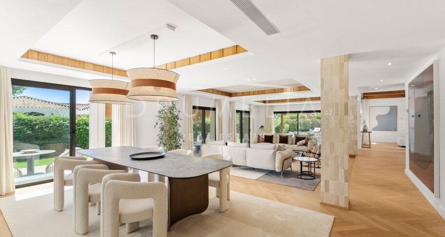 Villa rénovée en bord de mer à Casasola