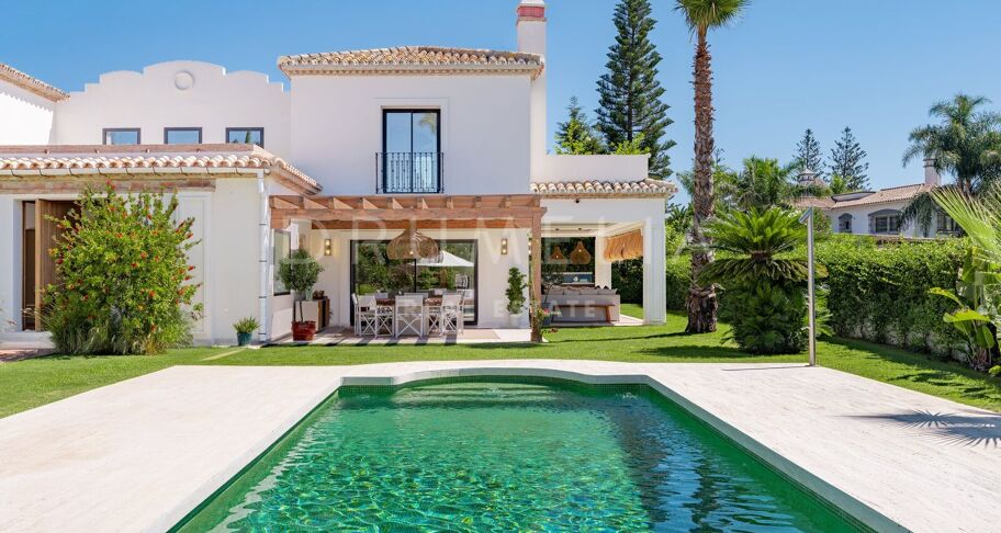Villa rénovée en bord de mer à Casasola
