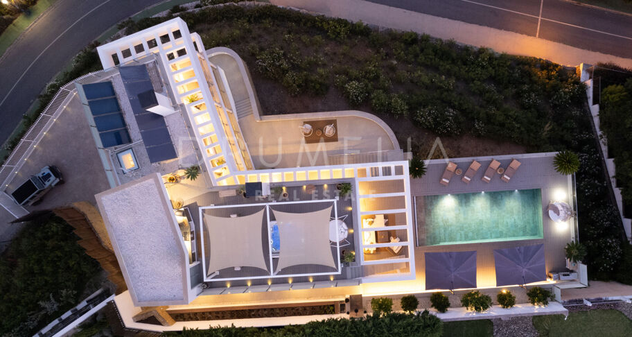 Casa Cielo - Magnificent modern villa with panoramic sea, mountain and golf views in El Herrojo, Benahavís