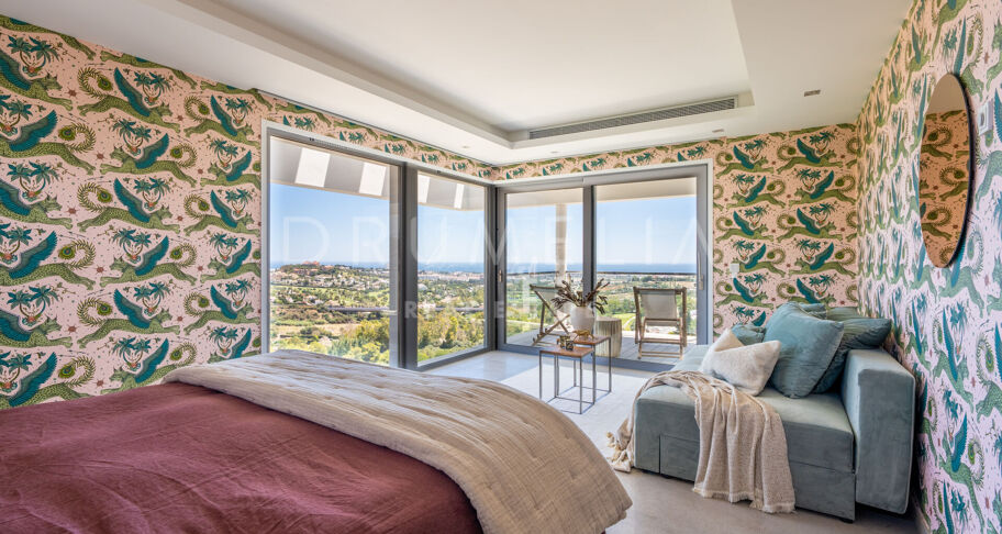 Casa Cielo - Magnificent modern villa with panoramic sea, mountain and golf views in El Herrojo, Benahavís