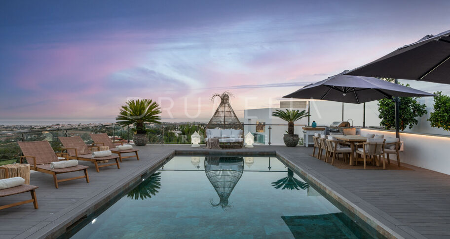 Casa Cielo - Magnificent modern villa with panoramic sea, mountain and golf views in El Herrojo, Benahavís