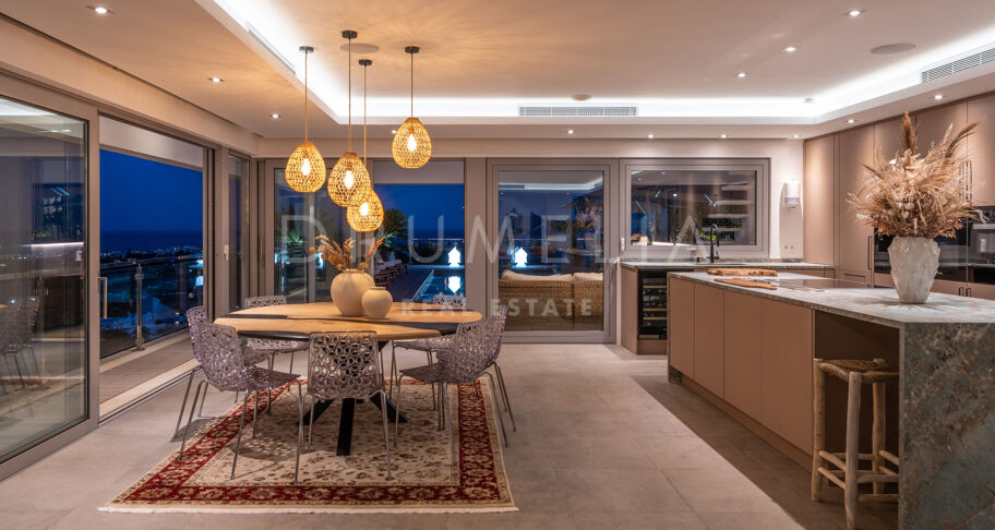 Casa Cielo - Magnificent modern villa with panoramic sea, mountain and golf views in El Herrojo, Benahavís