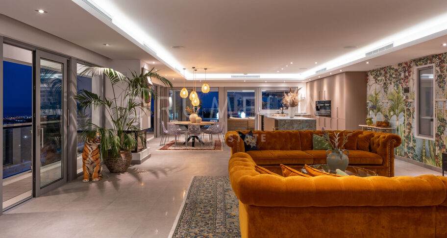 Casa Cielo - Magnificent modern villa with panoramic sea, mountain and golf views in El Herrojo, Benahavís