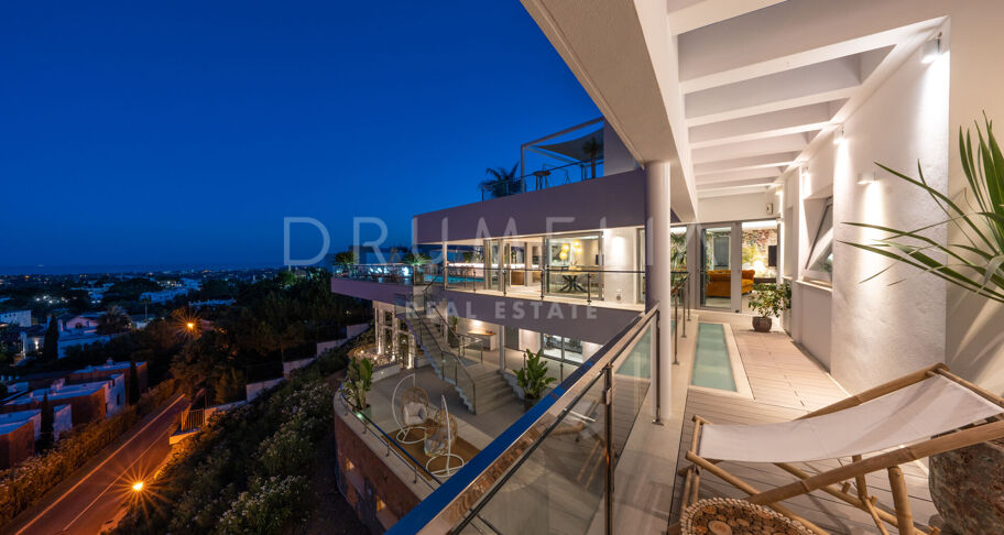 Casa Cielo - Magnificent modern villa with panoramic sea, mountain and golf views in El Herrojo, Benahavís