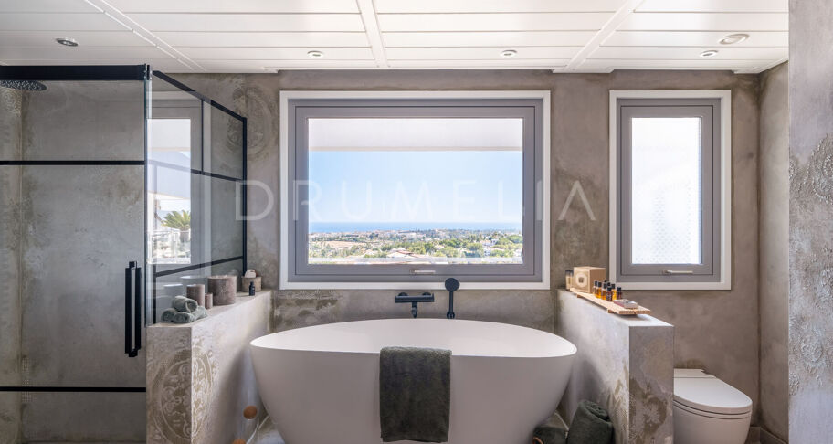 Casa Cielo - Magnificent modern villa with panoramic sea, mountain and golf views in El Herrojo, Benahavís