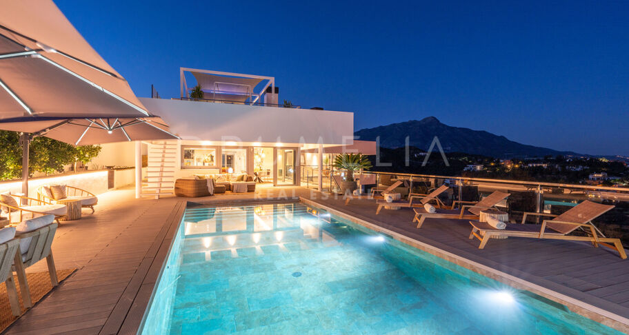 Casa Cielo - Magnificent modern villa with panoramic sea, mountain and golf views in El Herrojo, Benahavís