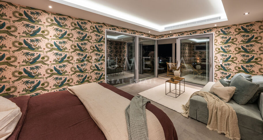 Casa Cielo - Magnificent modern villa with panoramic sea, mountain and golf views in El Herrojo, Benahavís