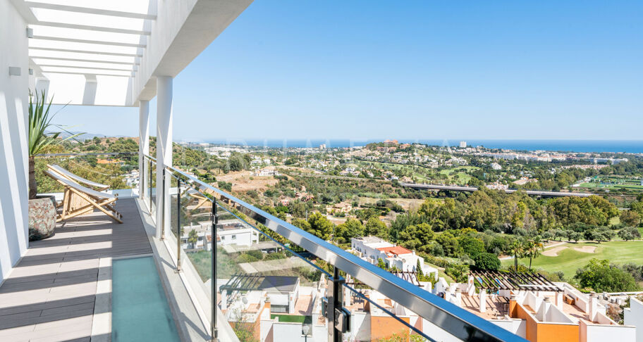 Casa Cielo - Magnificent modern villa with panoramic sea, mountain and golf views in El Herrojo, Benahavís