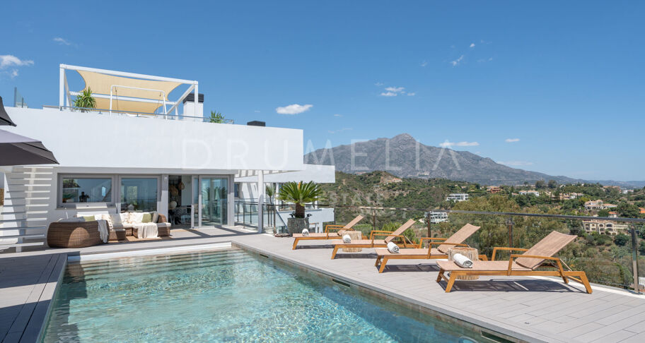 Casa Cielo - Magnificent modern villa with panoramic sea, mountain and golf views in El Herrojo, Benahavís