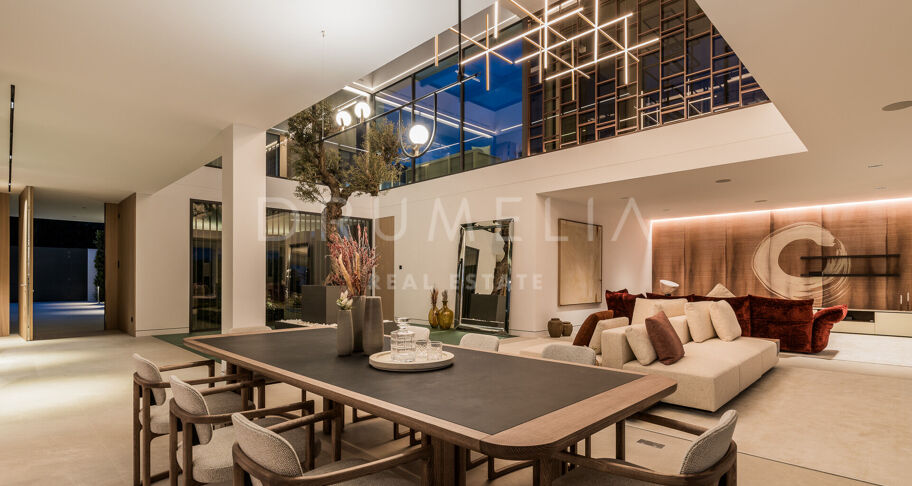 Villa moderna contemporánea de alto standing a estrenar con vistas al mar y a la montaña en la Milla de Oro de Marbella
