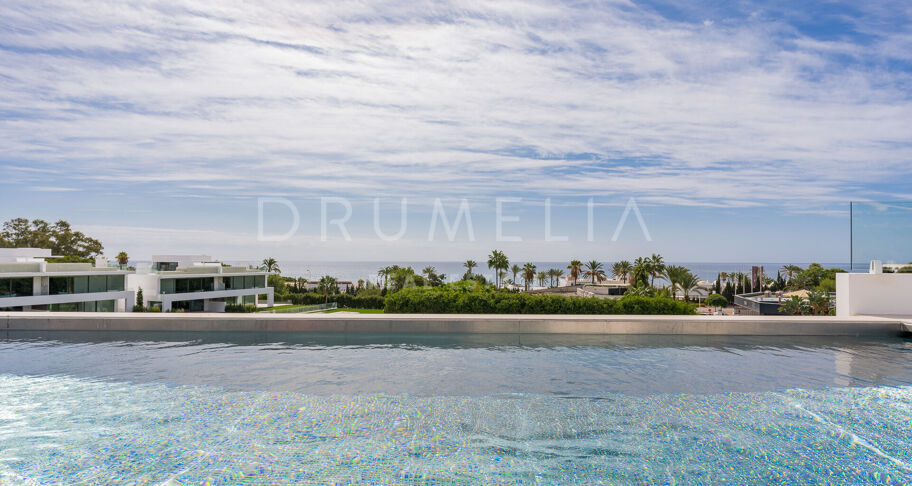 Villa moderna contemporánea de alto standing a estrenar con vistas al mar y a la montaña en la Milla de Oro de Marbella