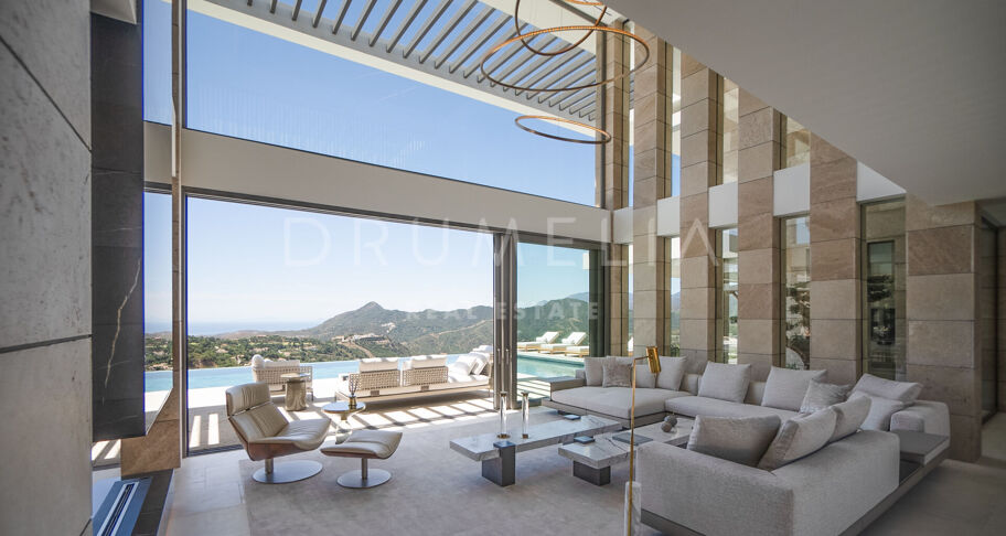 Luxe eigentijds villaproject met panoramisch uitzicht op zee en de bergen in La Zagaleta, Benahavis