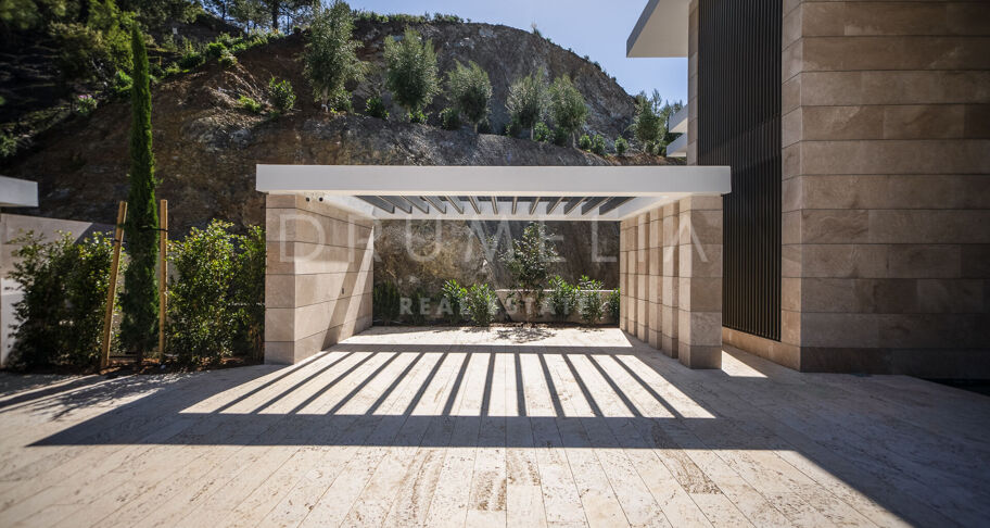 Luxe eigentijds villaproject met panoramisch uitzicht op zee en de bergen in La Zagaleta, Benahavis