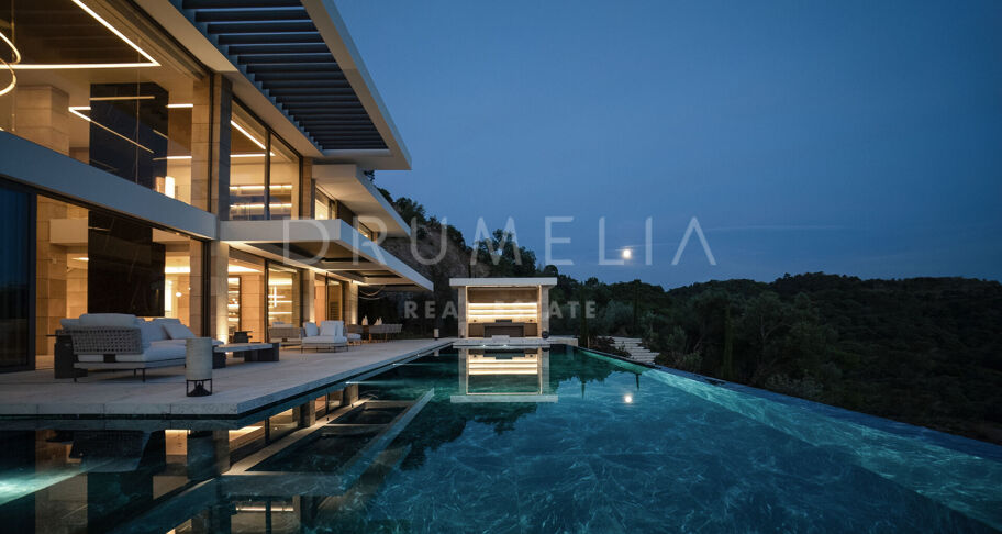 Luxe eigentijds villaproject met panoramisch uitzicht op zee en de bergen in La Zagaleta, Benahavis