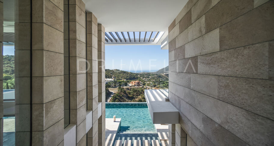 Luxe eigentijds villaproject met panoramisch uitzicht op zee en de bergen in La Zagaleta, Benahavis