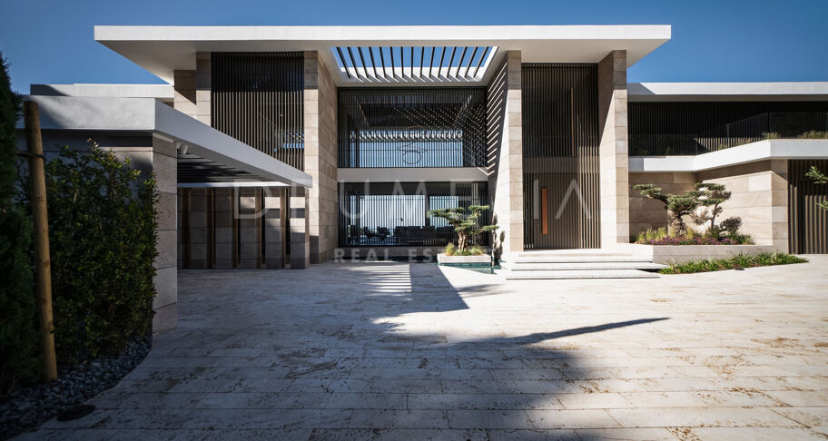 Luxe eigentijds villaproject met panoramisch uitzicht op zee en de bergen in La Zagaleta, Benahavis
