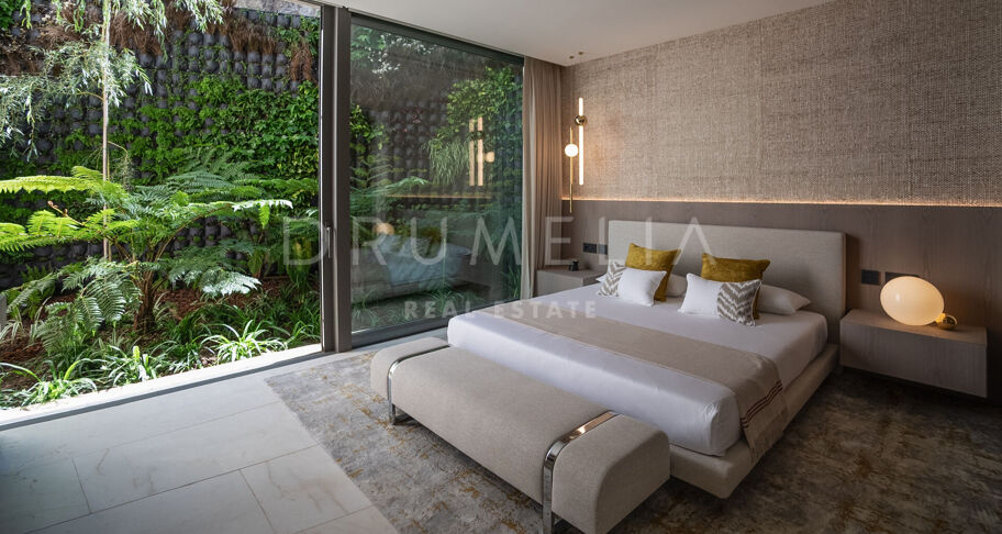 Luxe eigentijds villaproject met panoramisch uitzicht op zee en de bergen in La Zagaleta, Benahavis