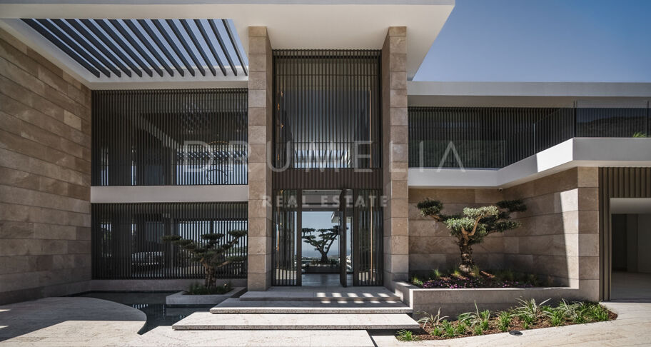 Luxe eigentijds villaproject met panoramisch uitzicht op zee en de bergen in La Zagaleta, Benahavis