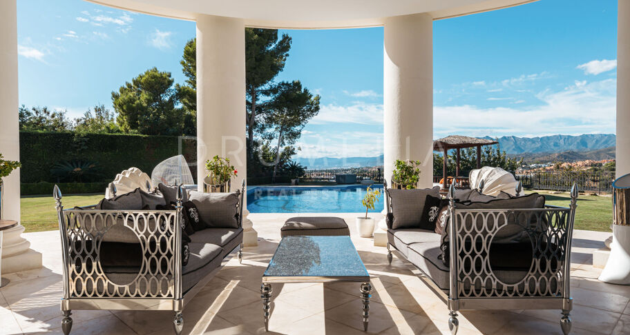 Palace Blanc – landhuis met panoramisch zeezicht in Hacienda Las Chapas, Marbella East