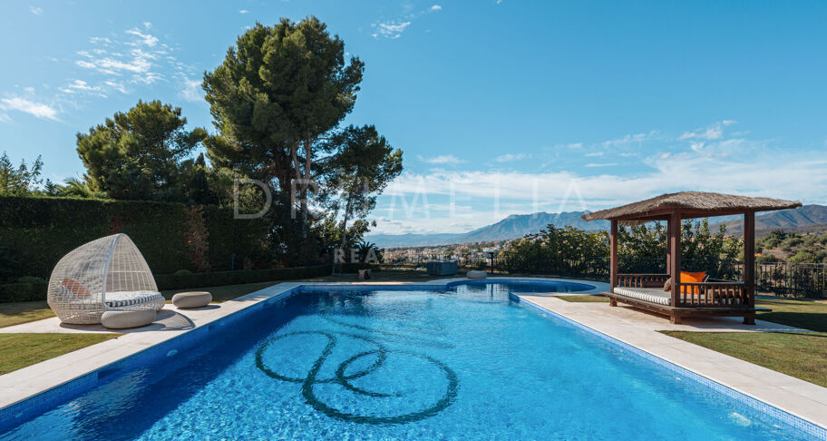 Palace Blanc – landhuis met panoramisch zeezicht in Hacienda Las Chapas, Marbella East