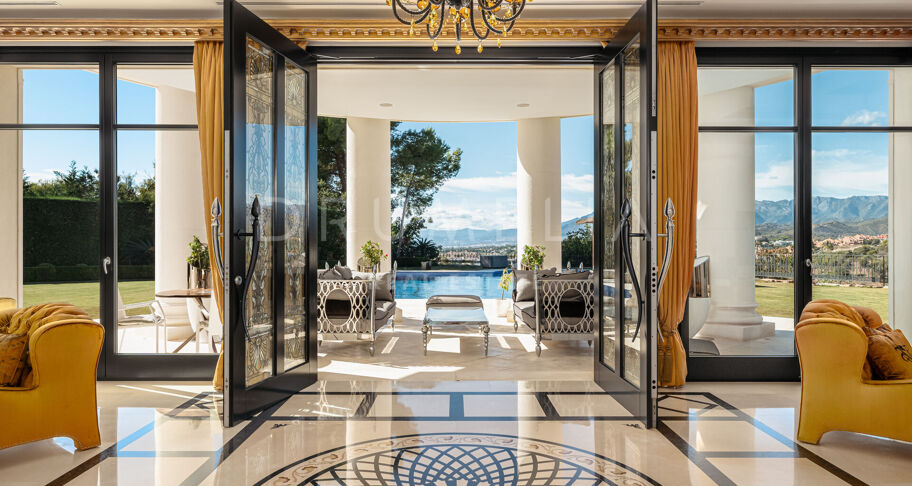 Palace Blanc – landhuis met panoramisch zeezicht in Hacienda Las Chapas, Marbella East