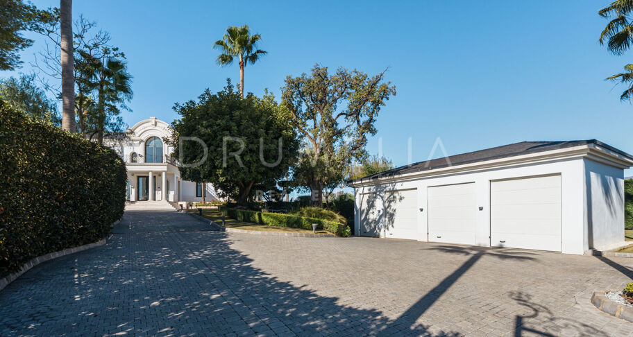 Palace Blanc – landhuis met panoramisch zeezicht in Hacienda Las Chapas, Marbella East