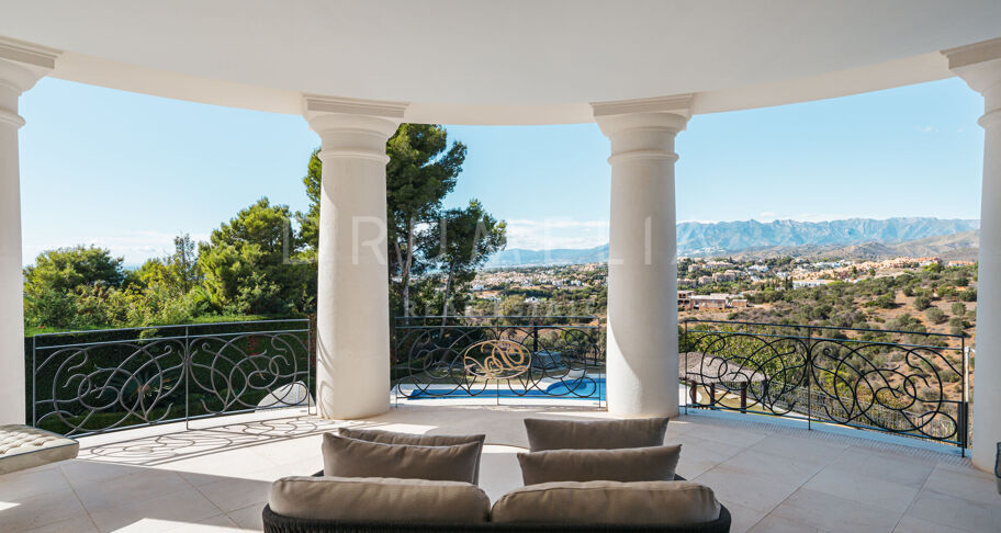 Palace Blanc – landhuis met panoramisch zeezicht in Hacienda Las Chapas, Marbella East