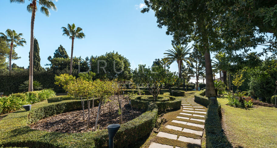Palace Blanc – landhuis met panoramisch zeezicht in Hacienda Las Chapas, Marbella East