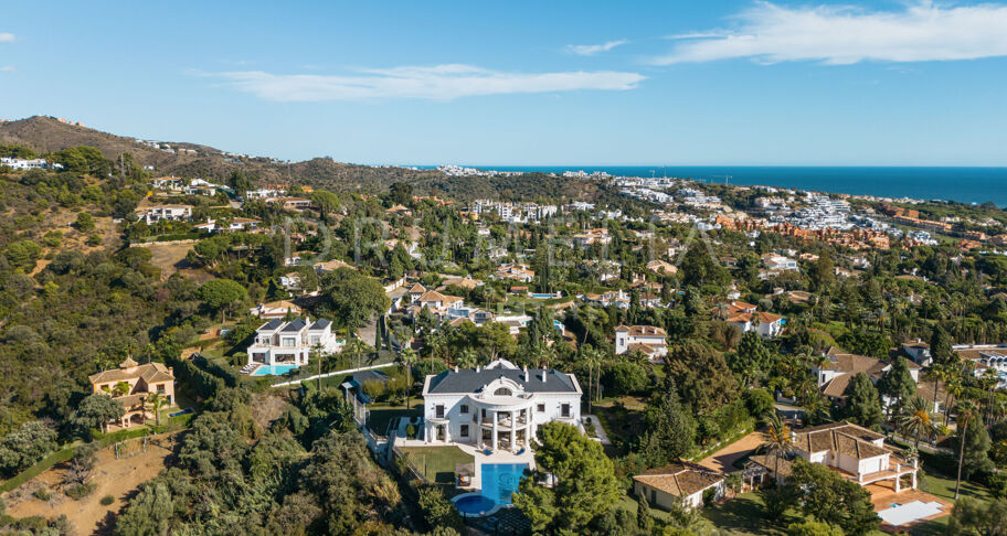Palace Blanc – landhuis met panoramisch zeezicht in Hacienda Las Chapas, Marbella East