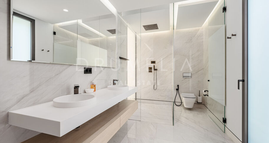 EMARE JADE -Brand new luxury seafront penthouse with stunning open sea views in Emare Beach Estepona