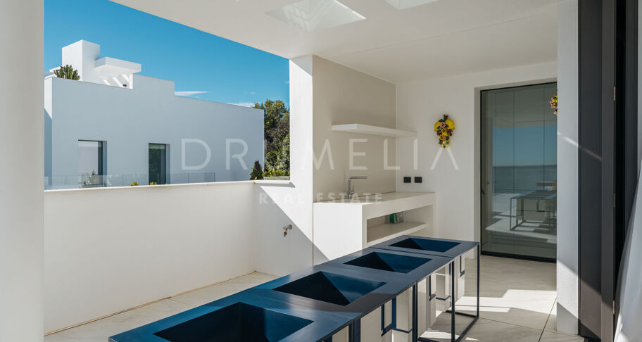 EMARE JADE -Brand new luxury seafront penthouse with stunning open sea views in Emare Beach Estepona