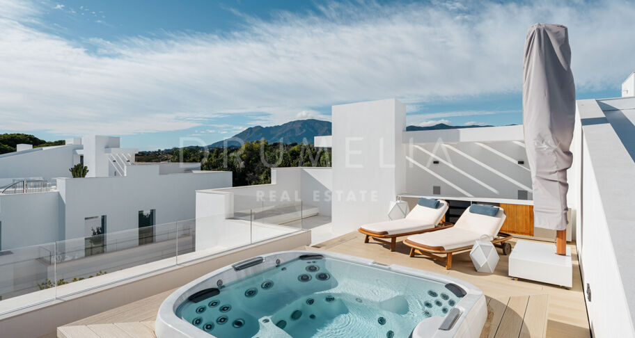 EMARE JADE -Brand new luxury seafront penthouse with stunning open sea views in Emare Beach Estepona