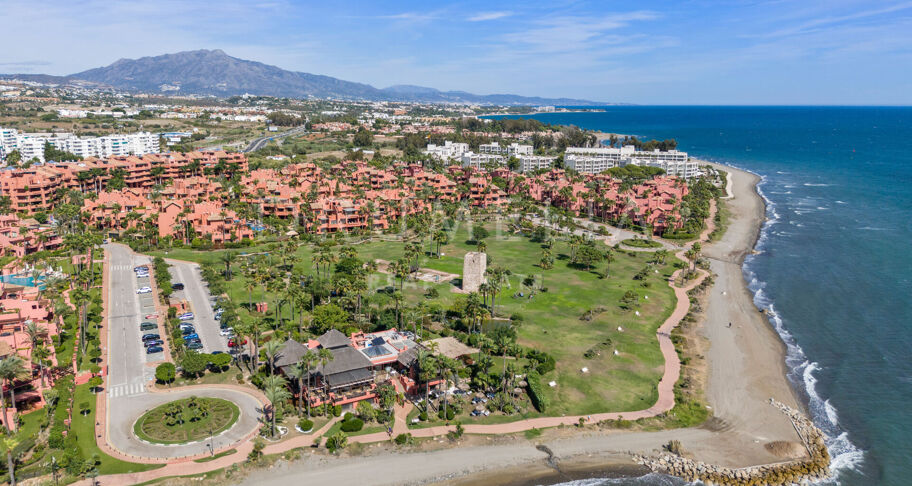 Modern luxury beachside penthouse with panoramic view in Las Salinas, New Golden Mile of Estepona