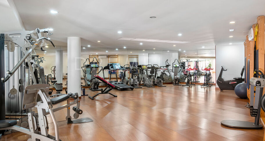 Modern luxury beachside penthouse with panoramic view in Las Salinas, New Golden Mile of Estepona