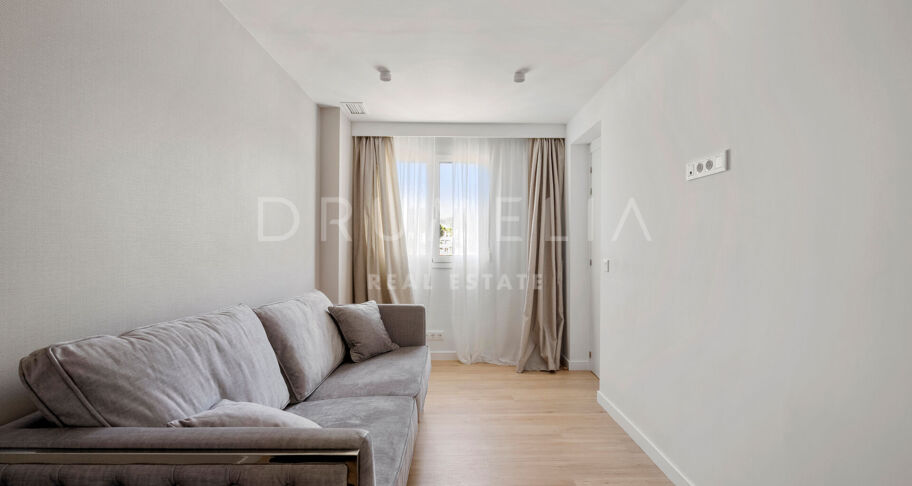 Modern luxury beachside penthouse with panoramic view in Las Salinas, New Golden Mile of Estepona