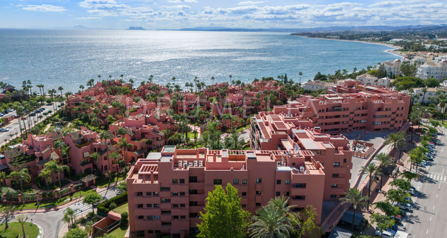 Modern luxury beachside penthouse with panoramic view in Las Salinas, New Golden Mile of Estepona