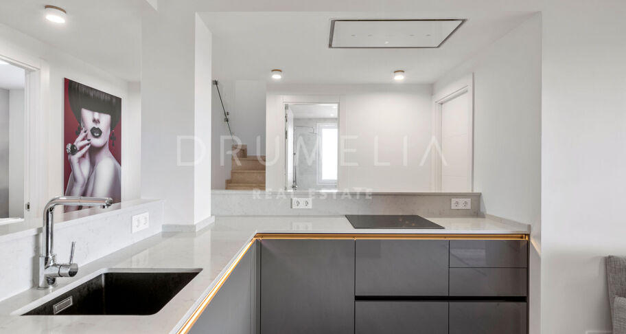 Modern luxury beachside penthouse with panoramic view in Las Salinas, New Golden Mile of Estepona