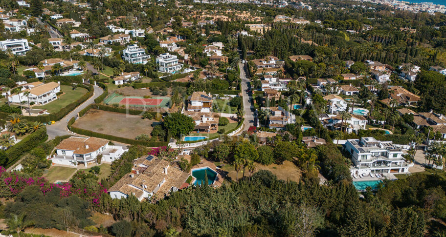 Nach Süden ausgerichtetes Grundstück mit Projekt und Baugenehmigung in Rocio de Nagüeles - Marbella Golden Mile