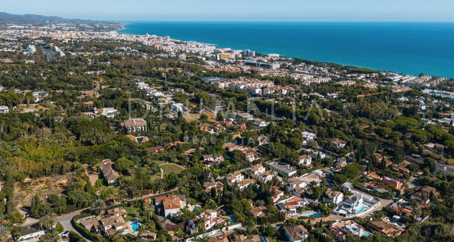 Nach Süden ausgerichtetes Grundstück mit Projekt und Baugenehmigung in Rocio de Nagüeles - Marbella Golden Mile