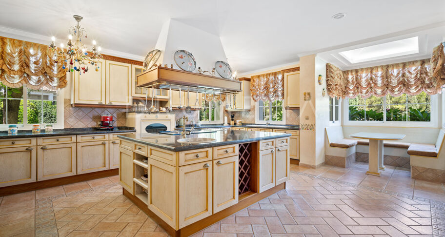 Luxury Mediterranean-style villa with sea views in high-end Sierra Blanca, Marbella Golden Mile