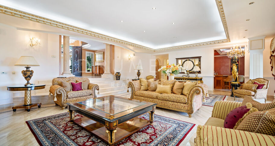 Luxury Mediterranean-style villa with sea views in high-end Sierra Blanca, Marbella Golden Mile