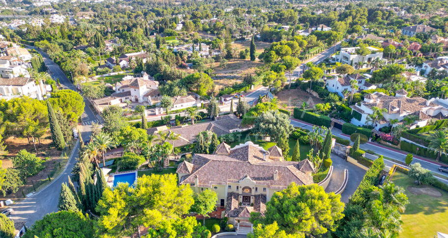 Luxury Mediterranean-style villa with sea views in high-end Sierra Blanca, Marbella Golden Mile
