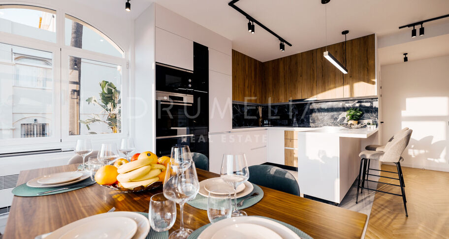 Renovierte moderne Wohnung mit Panoramablick auf das Meer zu verkaufen in La Quinta Hills, Benahavis