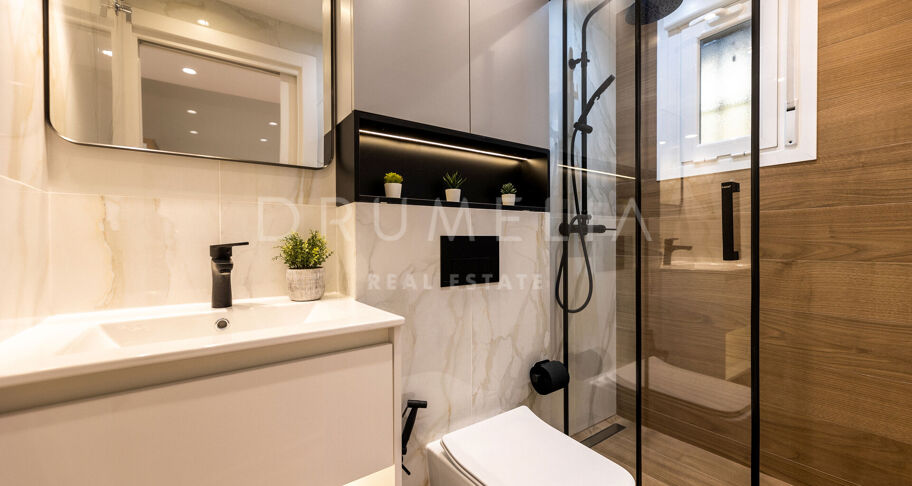 Renovierte moderne Wohnung mit Panoramablick auf das Meer zu verkaufen in La Quinta Hills, Benahavis