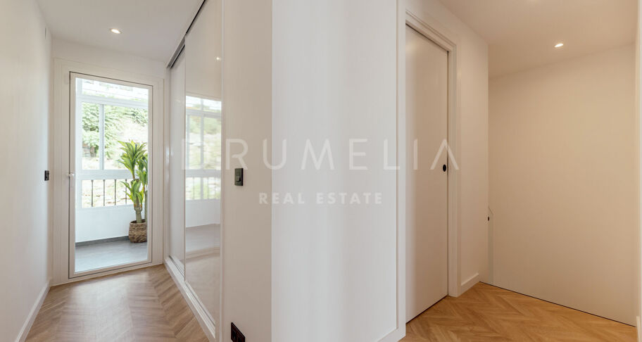 Renovierte moderne Wohnung mit Panoramablick auf das Meer zu verkaufen in La Quinta Hills, Benahavis