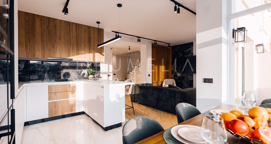 Renovierte moderne Wohnung mit Panoramablick auf das Meer zu verkaufen in La Quinta Hills, Benahavis