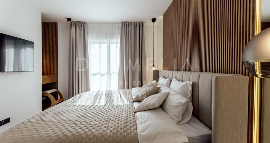 Renovierte moderne Wohnung mit Panoramablick auf das Meer zu verkaufen in La Quinta Hills, Benahavis